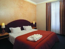 Internacional Hotel - Photo 2