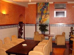 Internacional Hotel - Photo 4