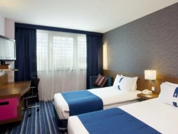 Holiday Inn Express Lisbon Airport - Photo 2